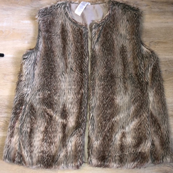Avon Faux Fur Vest - Picture 3 of 4